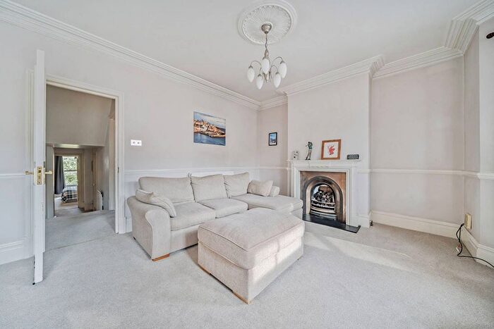 2 Bedroom Flat To Rent In Acton Lane, Chiswick, London, W4