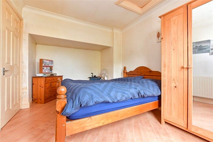 1 Bedroom Flat For Sale In Clarendon Street, Dover, Kent, CT17