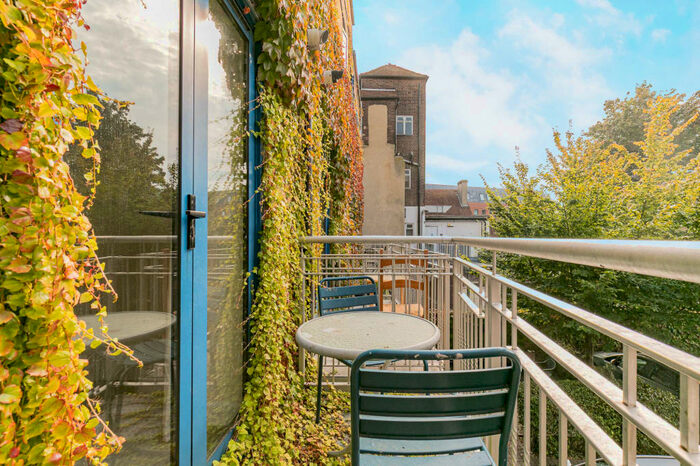 3 Bedroom Apartment To Rent In Dovecot Road, HP13