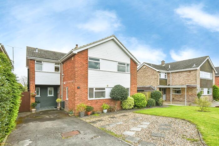 4 Bedroom Detached House For Sale In Avon Road, Devizes, SN10