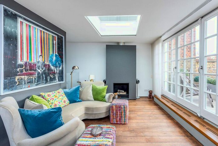 2 Bedroom Flat To Rent In Draycott Place, Sloane Square, London, SW3