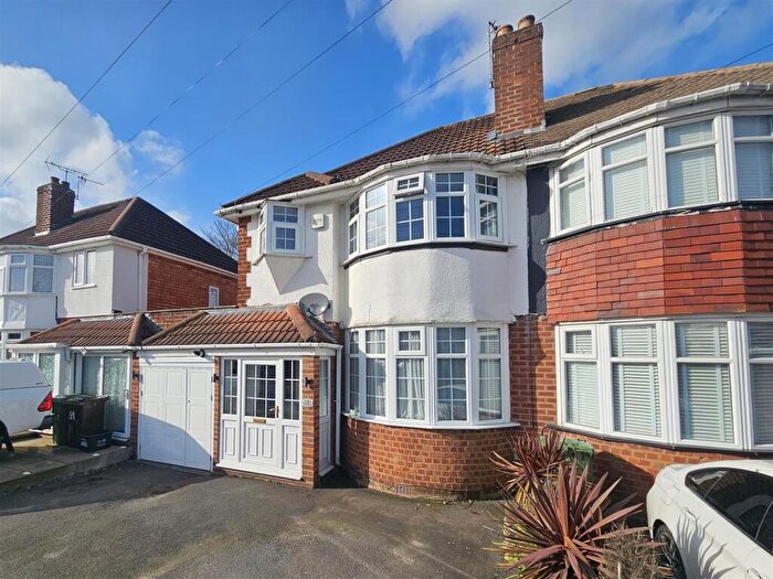 3 Bedroom Semi Detached House For Sale In Valley Road, Solihull, B92