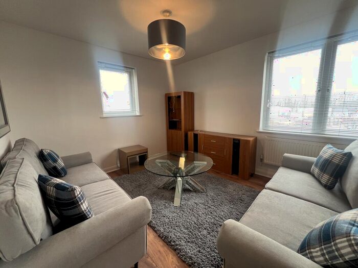 1 Bedroom Flat To Rent In Moorhead Close, Cardiff, CF24