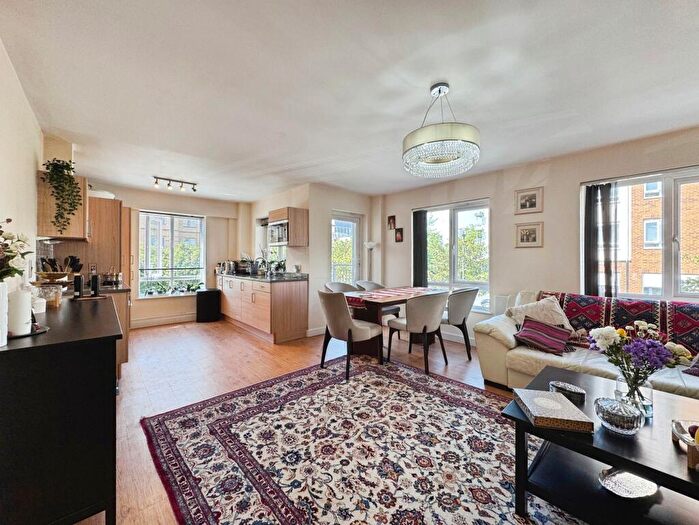 2 Bedroom Flat For Sale In Heritage Avenue, Battalion, NW9