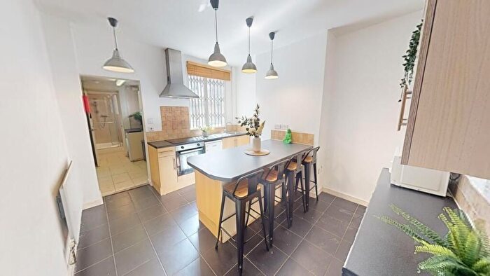 3 Bedroom Semi Detached House To Rent In A'court Street, Nottingham, NG7