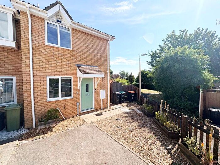 3 Bedroom End Of Terrace House For Sale In Fishermans Close, Olney, MK46