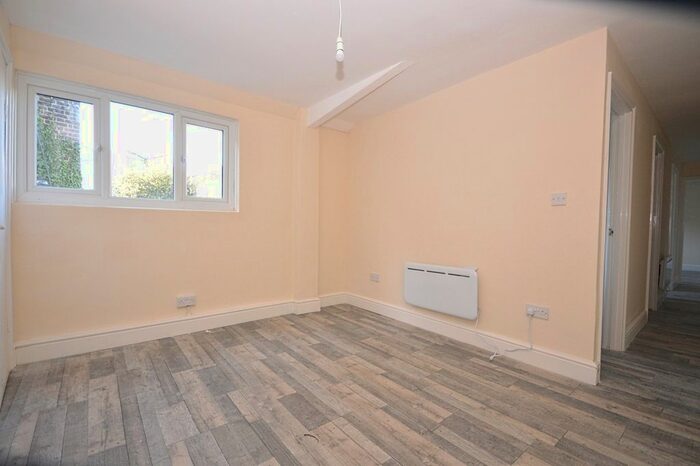 2 Bedroom Flat To Rent In Cooper's Yard, London, SE19