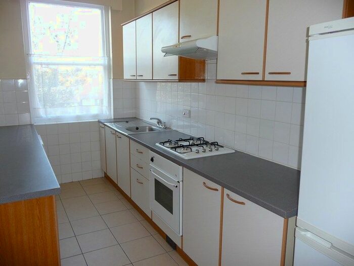 4 Bedroom Flat To Rent In Woodside Avenue, Woodside Park, London, Greater London, N12