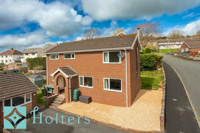 4 Bedroom Detached House For Sale In Woodlands Crescent, Brecon, LD3