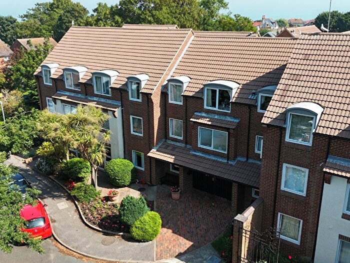 1 Bedroom Flat For Sale In Hunting Gate, Birchington, CT7