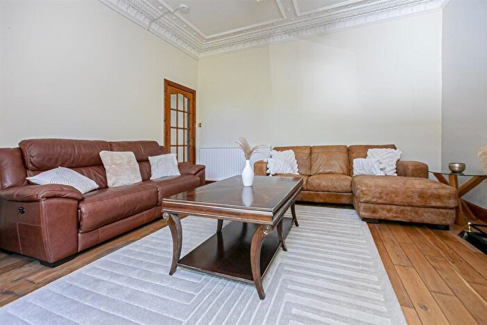 3 Bedroom Flat For Sale In Harriebrae Park, Dunfermline, KY12
