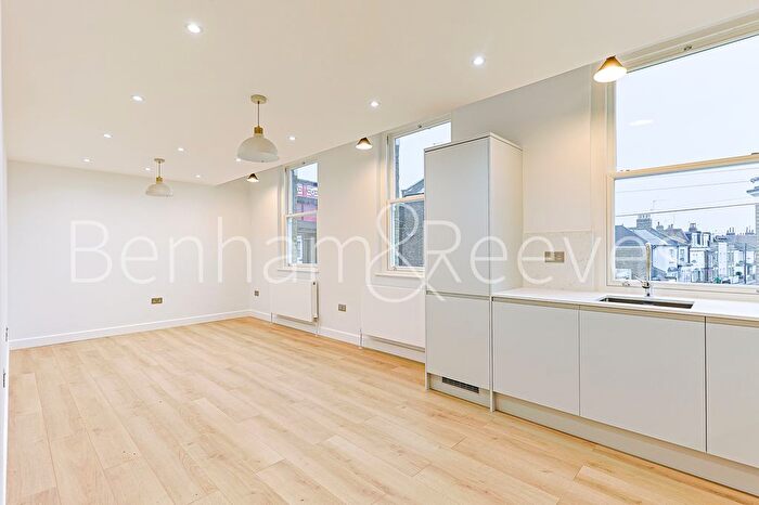 2 Bedroom Flat To Rent In Disraeli Road, Hammersmith, SW15