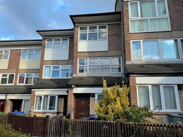 3 Bedroom Property To Rent In Curtis Close, Smethwick B66