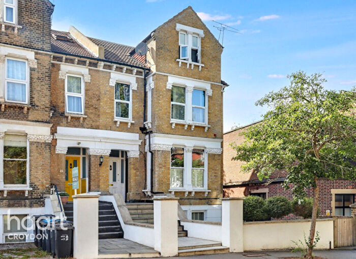 2 Bedroom Maisonette For Sale In Moreton Road, South Croydon, CR2