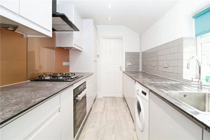 2 Bedroom Semi-Detached House To Rent In Leslie Grove, Croydon, CR0