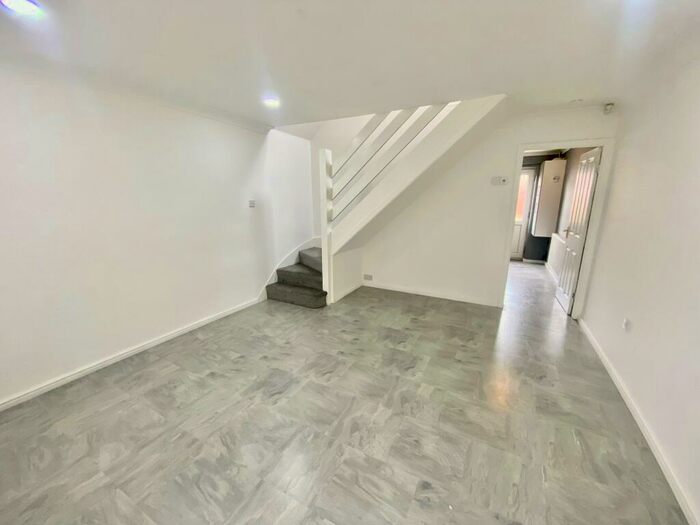 2 Bedroom Semi-Detached House To Rent In Firtree Avenue, Sale, M33