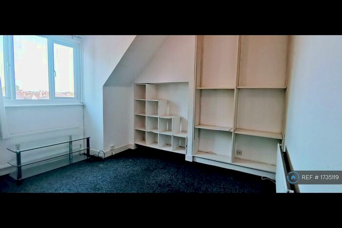 Studio To Rent In Top, Leigh-On-Sea, SS9