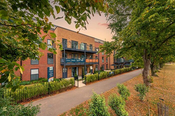 1 Bedroom Flat For Sale In Twelve Acres Place, Palmers Fields Avenue, PO19