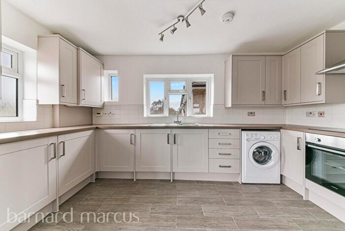 2 Bedroom Flat To Rent In Vale Road, Stoneleigh, KT19