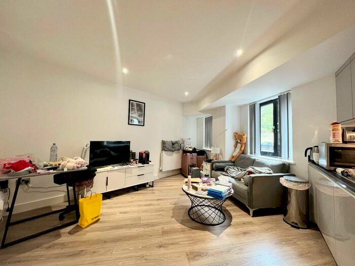 1 Bedroom Flat To Rent In Streetsbrook Road, Solihull, West Midlands, B91