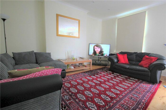 1 Bedroom Flat To Rent In Shepherds Bush Road, London, W6