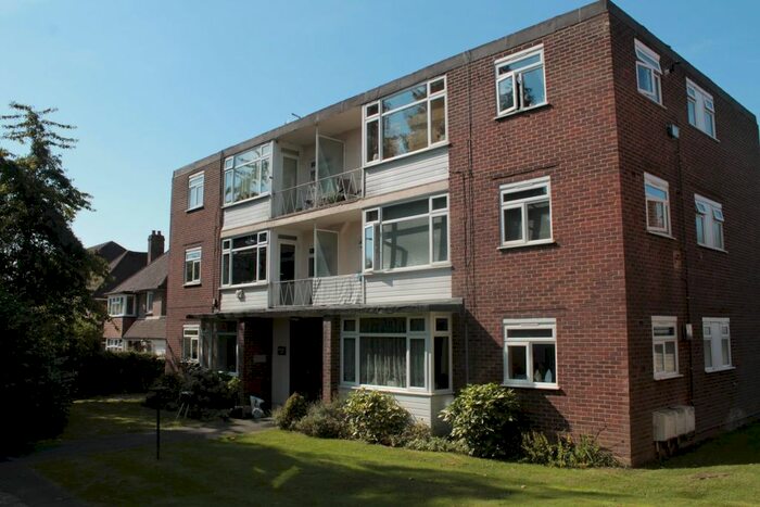 2 Bedroom Flat To Rent In London Road, Redhill, RH1