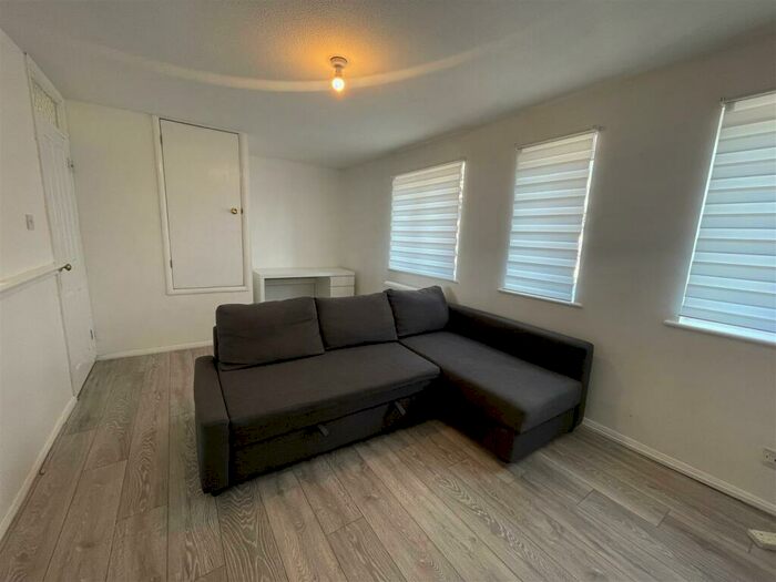 1 Bedroom Flat To Rent In Shelley Place, Tilbury, RM18