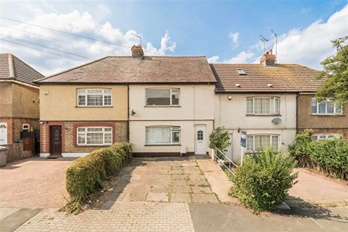 3 Bedroom Terraced House For Sale In Clitterhouse Road, Cricklewood, NW2