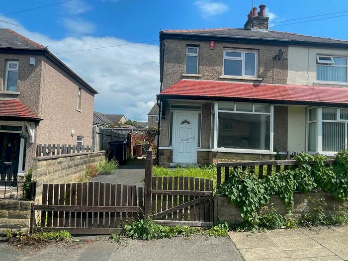3 Bedroom Semi-Detached House To Rent In Wrose Brow Road, Shipley, West Yorkshire, BD18