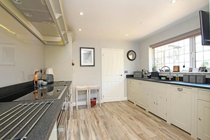 2 Bedroom Detached House For Sale In Angus Close, Eastbourne, BN20