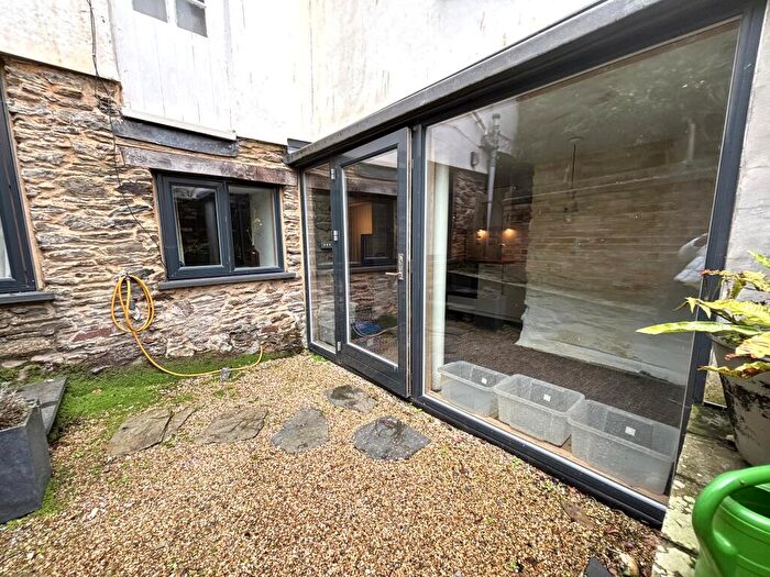 1 Bedroom Flat For Sale In Basement Flat, Trafalgar Square, Fowey, Cornwall, PL23