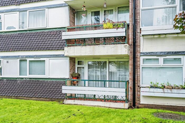 1 Bedroom Apartment For Sale In Latimer Grange, Headington, Oxford, OX3