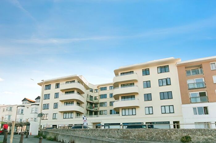 3 Bedroom Flat For Sale In High Street, Rottingdean, Brighton, BN2