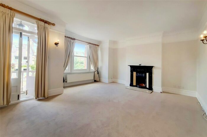 2 Bedroom Terraced House To Rent In Pagoda Avenue, Richmond, TW9