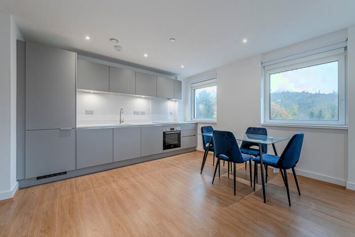 2 Bedroom Apartment To Rent In Well Farm Road Whyteleafe, CR3