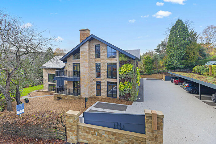 2 Bedroom Flat For Sale In Robin Hill, Ilkley, LS29