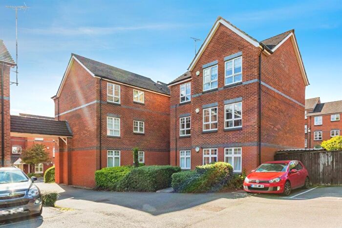 3 Bedroom Apartment For Sale In The Nurseries, Northampton, NN1
