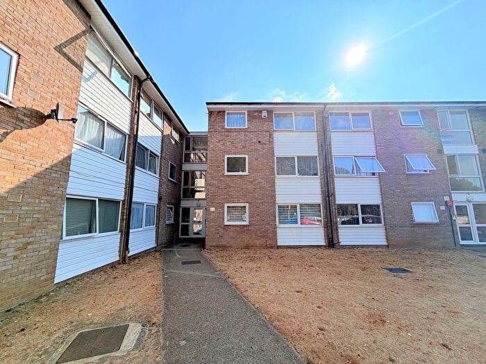 2 Bedroom Flat To Rent In Peregrine Close, Watford, WD25