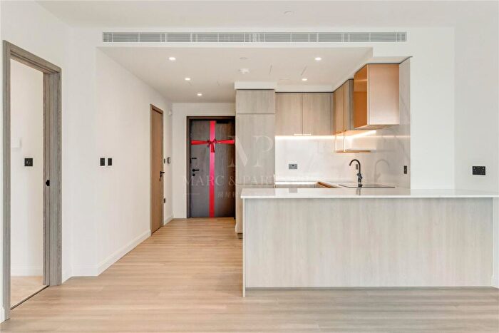 2 Bedroom Apartment To Rent In The Aspen, Marsh Wall, London, E14