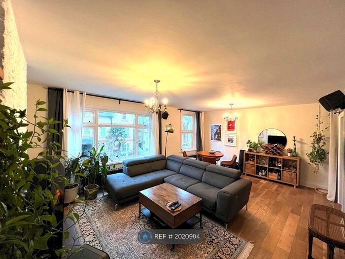 3 Bedroom Maisonette To Rent In Oliver Avenue, London, SE25