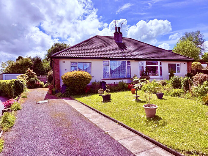 2 Bedroom Bungalow For Sale In Harewood Avenue, Lancaster, LA1