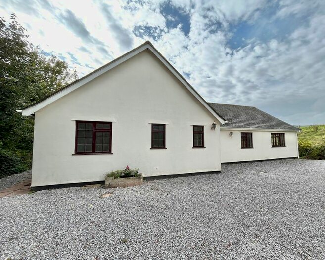 3 Bedroom Bungalow To Rent In Roadwater, Watchet, TA23