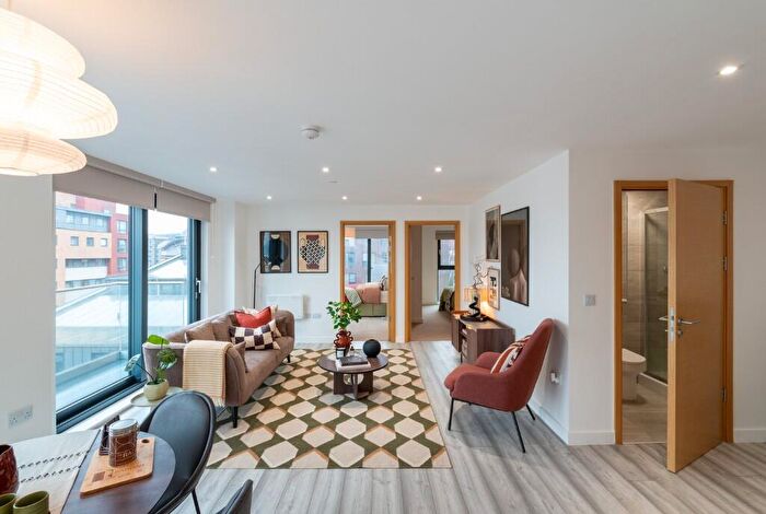 2 Bedroom Apartment To Rent In Kirkstall Road, Leeds, West Yorkshire, LS3