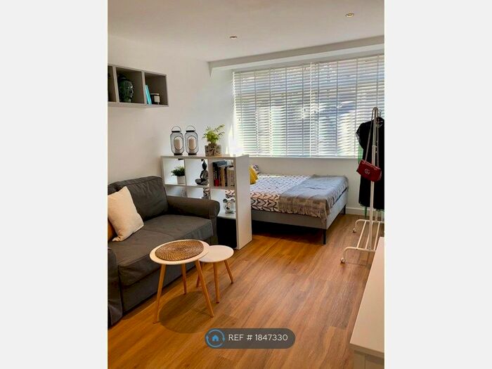Studio To Rent In Stafford Road, London, CR0