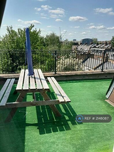 Studio To Rent In Finchley Road, London, NW3