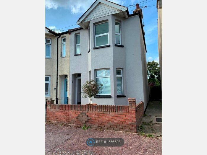 2 Bedroom Flat To Rent In Ronald Hill Grove, Leigh-On-Sea, SS9