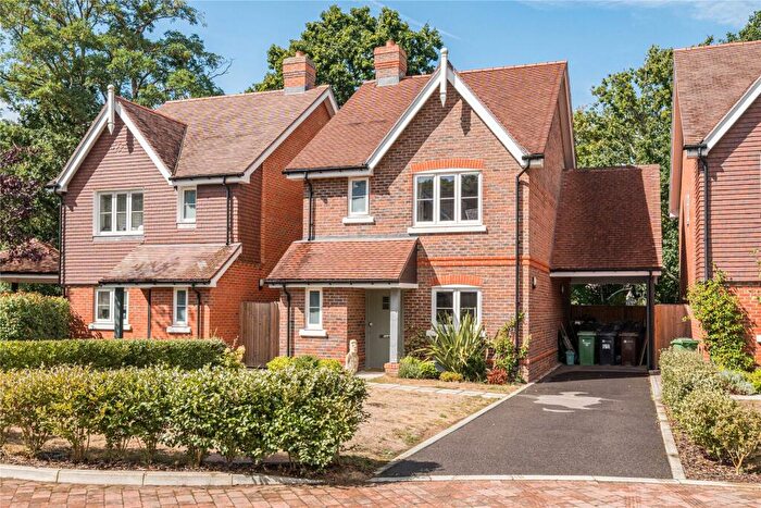 3 Bedroom Detached House For Sale In Wey Close, Send, Surrey, GU23