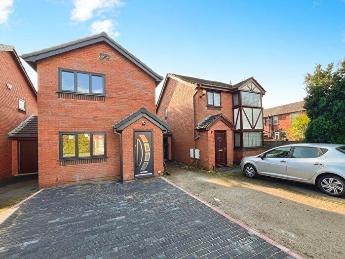 2 Bedroom Link Detached House For Sale In Twisse Road, Breightmet, BL2