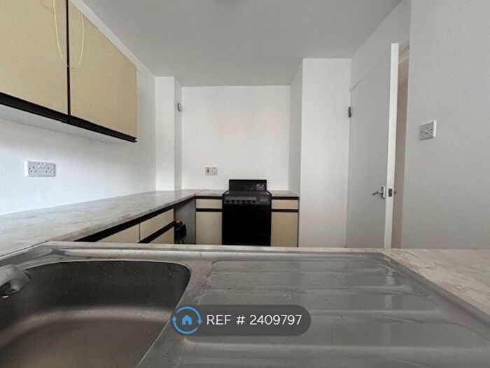1 Bedroom Flat To Rent In Palmerston Court, Northampton, NN1