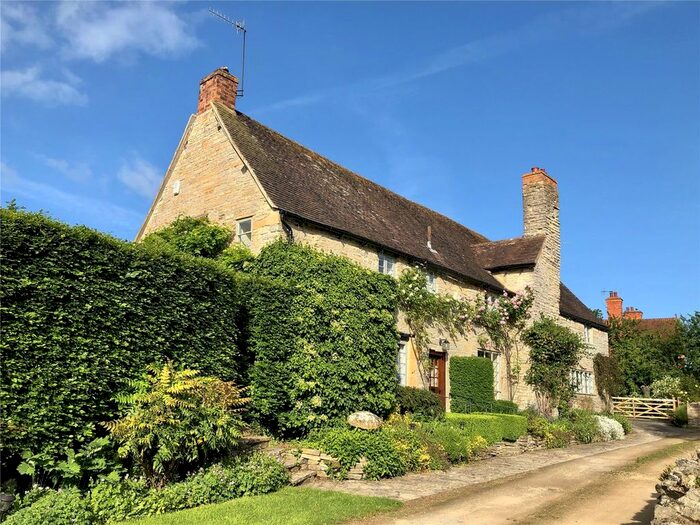 4 Bedroom Detached House For Sale In Nightingale Lane, Cleeve Prior, Evesham, Worcestershire, WR11